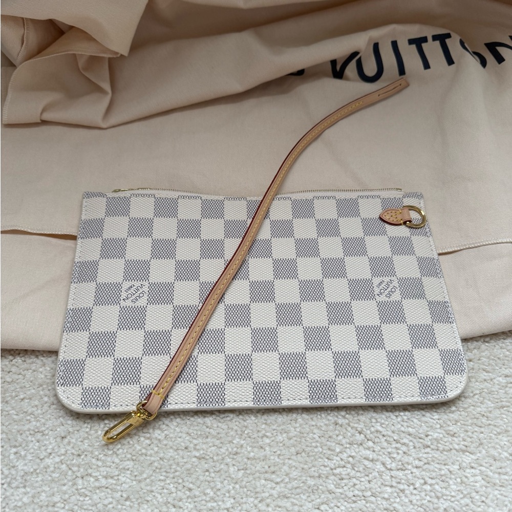 AUTHENTIC Louis Vuitton Damier azure neverful gm pouch - unused.